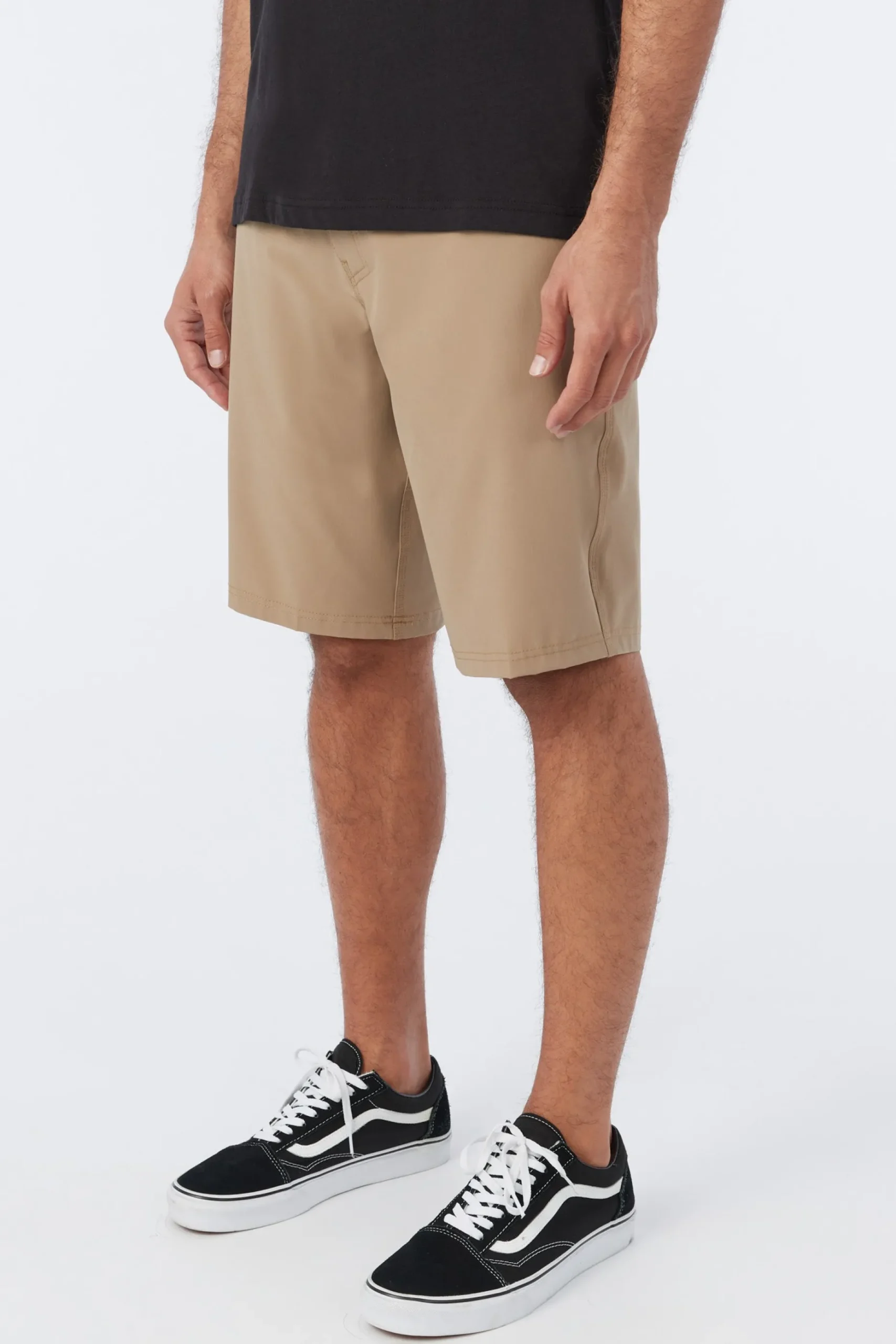 RESERVE SOLID 21" HYBRID SHORTS